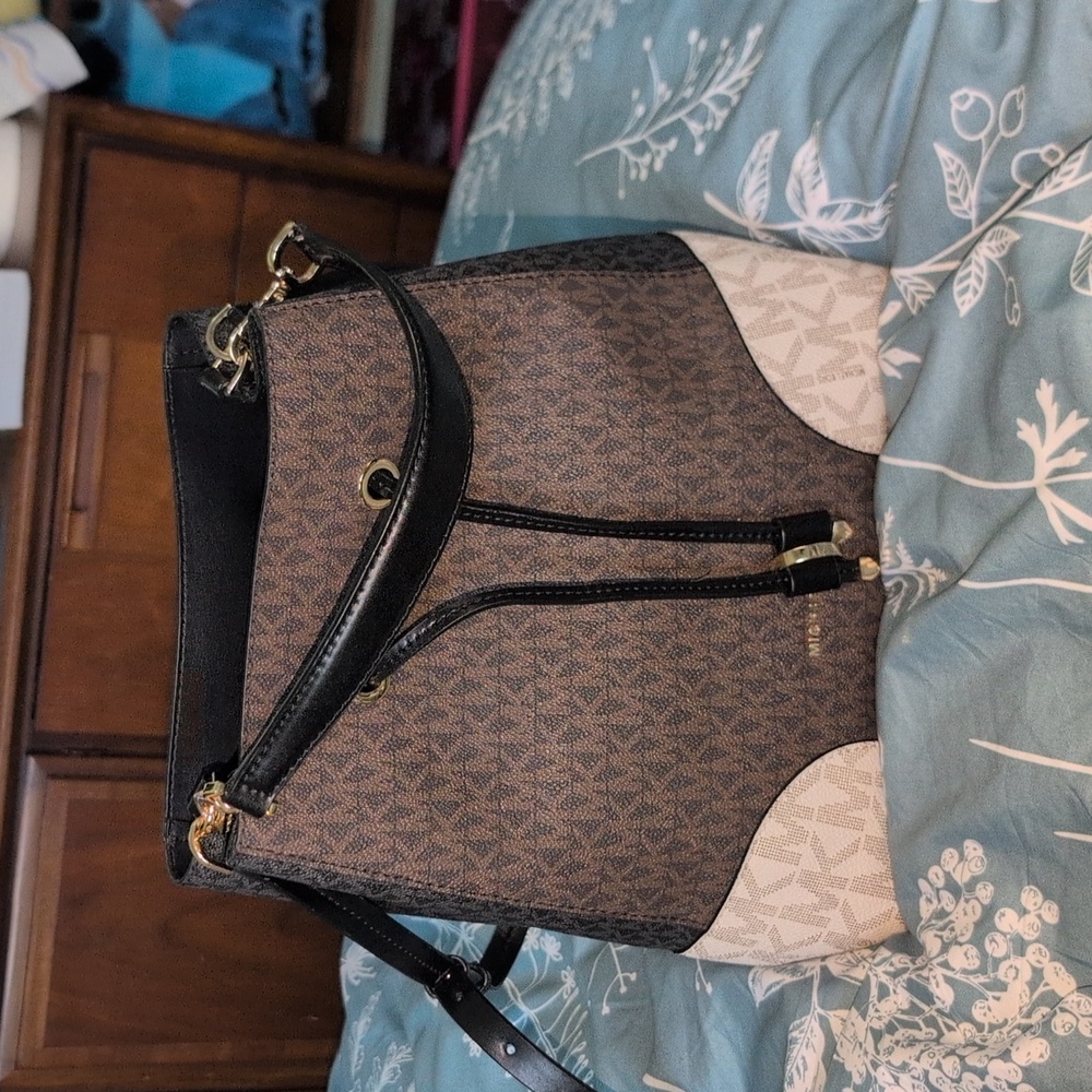 ** LAST CHANCE** Michael Kors Brown and White Bucket Bag